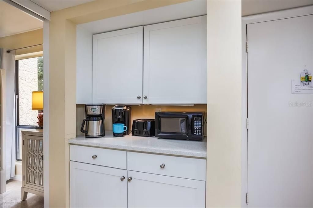 Active With Contract: $350,000 (2 beds, 1 baths, 690 Square Feet)