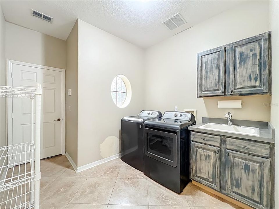 For Sale: $789,000 (4 beds, 3 baths, 2692 Square Feet)