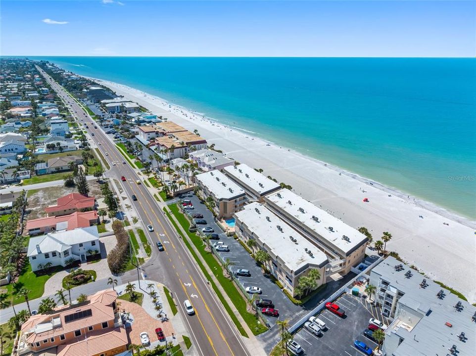For Sale: $724,000 (2 beds, 2 baths, 1065 Square Feet)