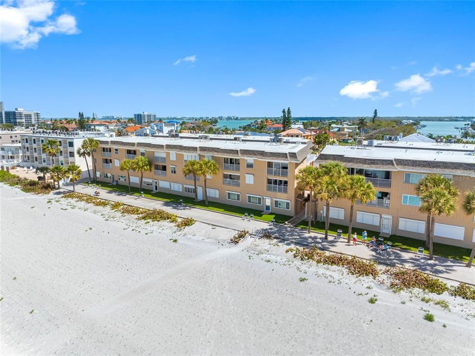 For Sale: $724,000 (2 beds, 2 baths, 1065 Square Feet)