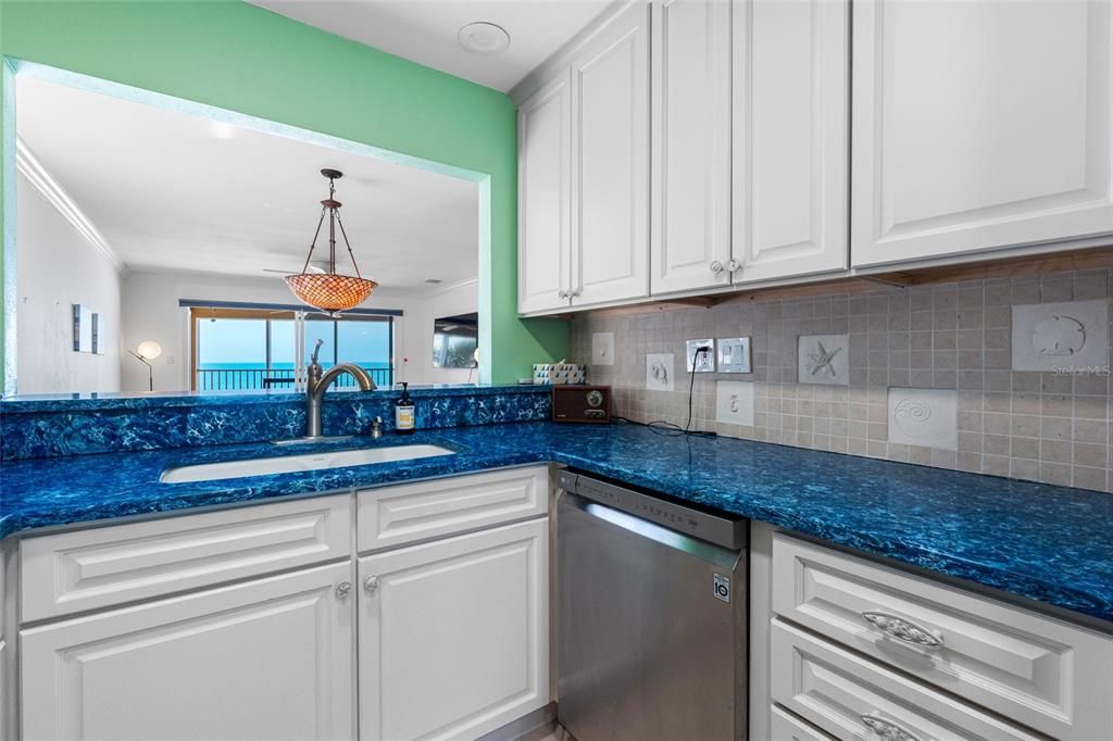 For Sale: $724,000 (2 beds, 2 baths, 1065 Square Feet)