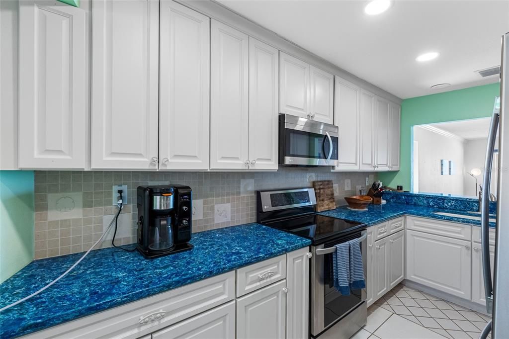 For Sale: $724,000 (2 beds, 2 baths, 1065 Square Feet)