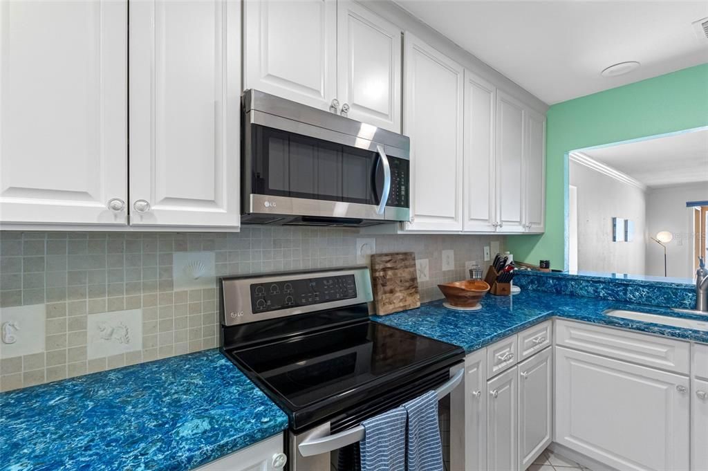 For Sale: $724,000 (2 beds, 2 baths, 1065 Square Feet)