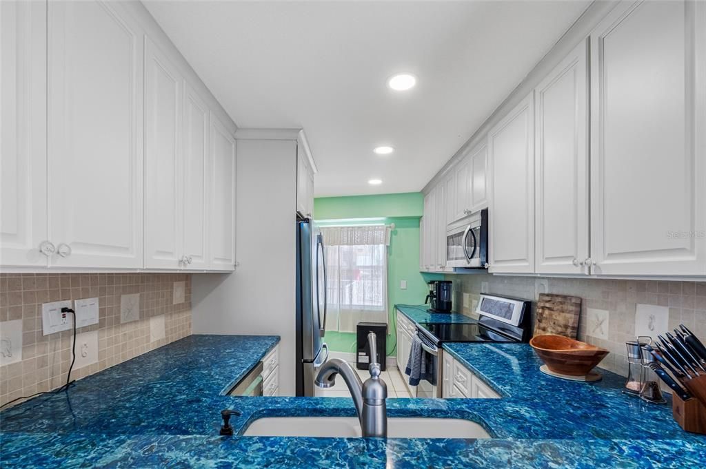 For Sale: $724,000 (2 beds, 2 baths, 1065 Square Feet)