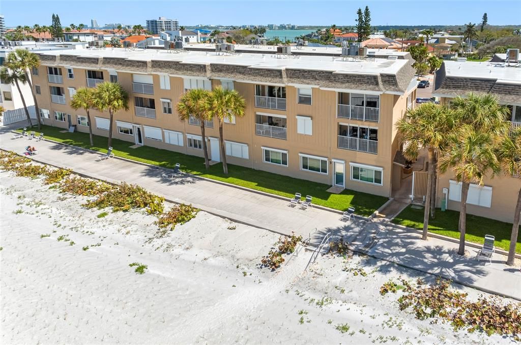 For Sale: $724,000 (2 beds, 2 baths, 1065 Square Feet)