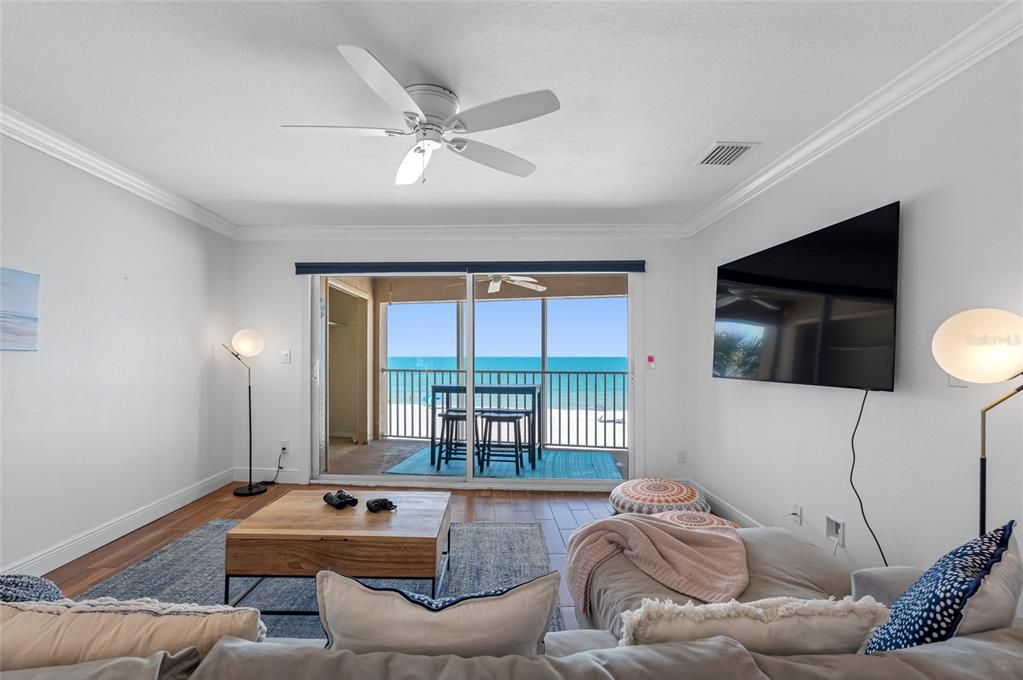 For Sale: $724,000 (2 beds, 2 baths, 1065 Square Feet)