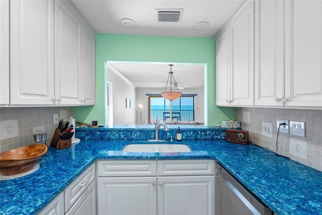 For Sale: $724,000 (2 beds, 2 baths, 1065 Square Feet)
