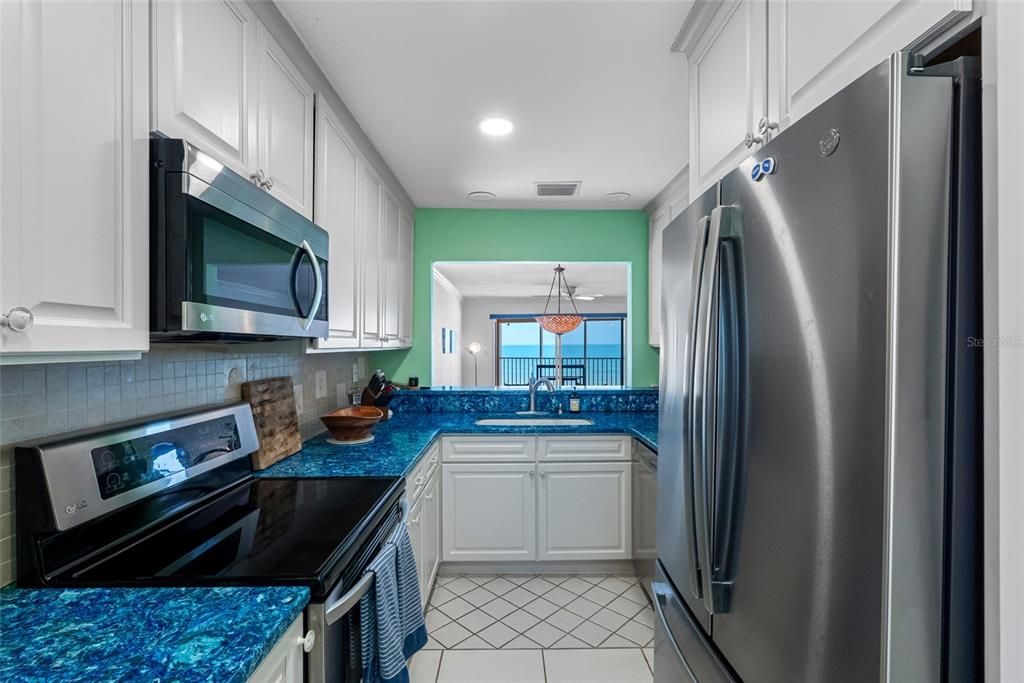 For Sale: $724,000 (2 beds, 2 baths, 1065 Square Feet)