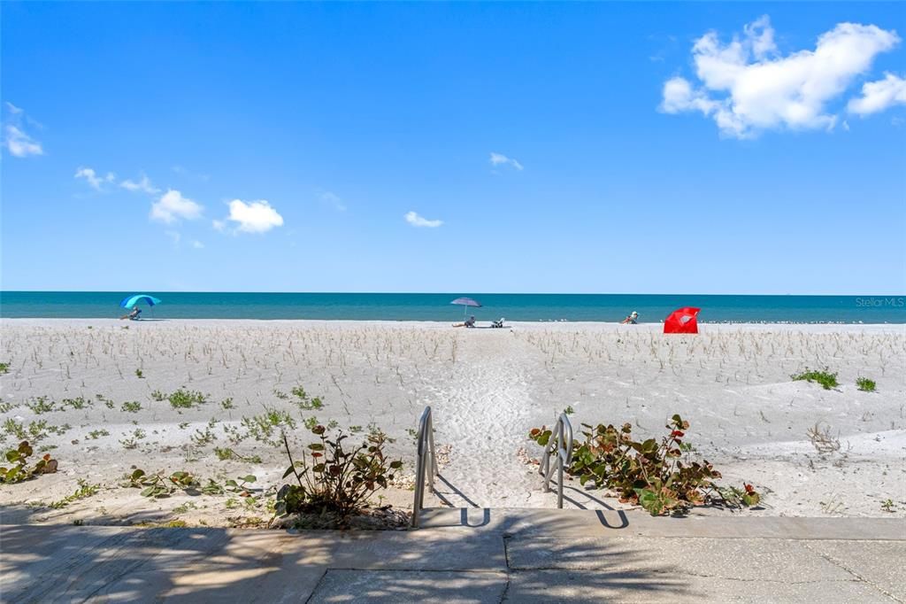 For Sale: $724,000 (2 beds, 2 baths, 1065 Square Feet)