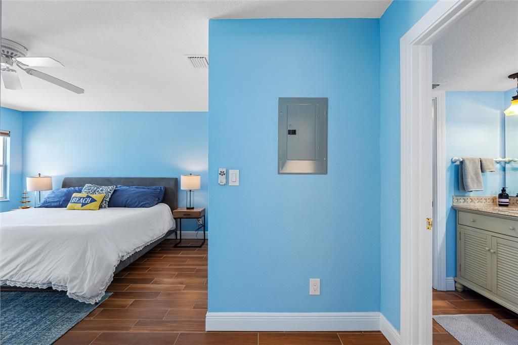 For Sale: $724,000 (2 beds, 2 baths, 1065 Square Feet)