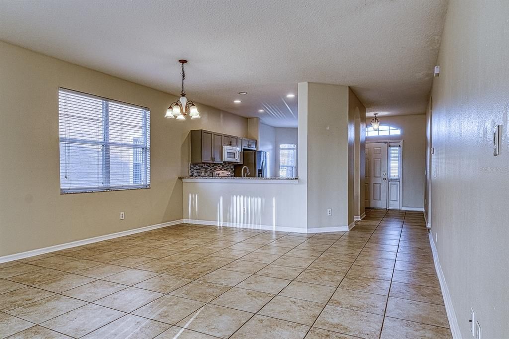 Activo con contrato: $449,900 (3 camas, 2 baños, 1605 Pies cuadrados)