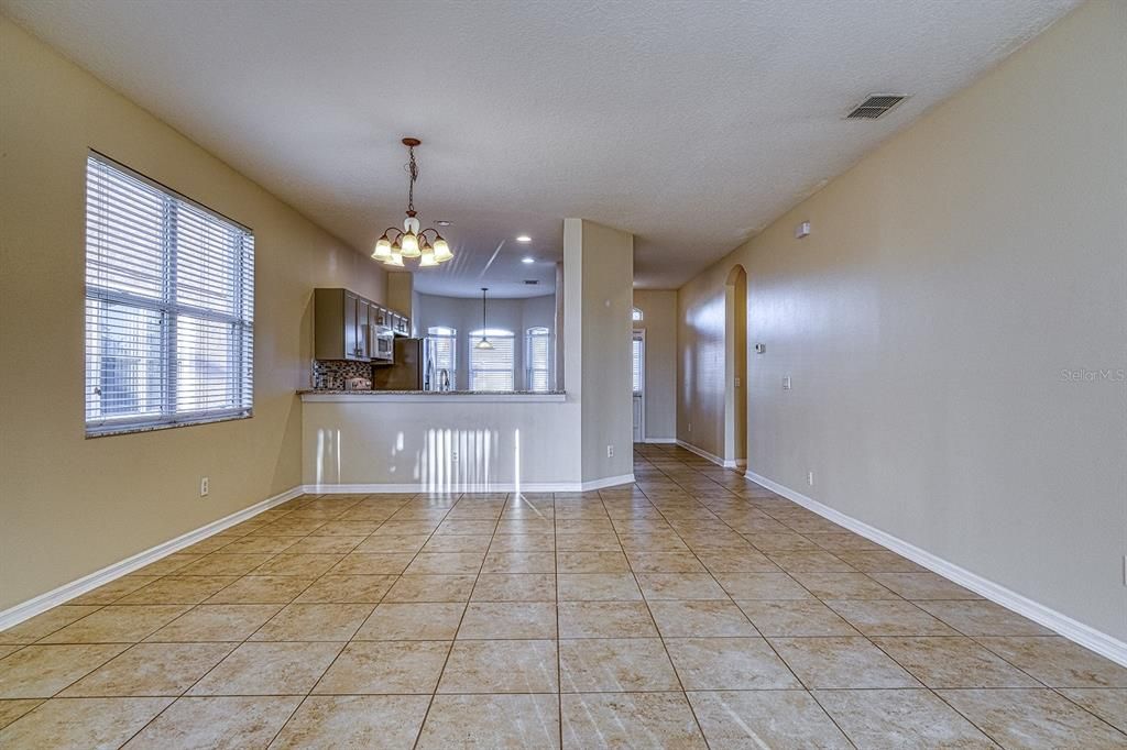 Activo con contrato: $449,900 (3 camas, 2 baños, 1605 Pies cuadrados)