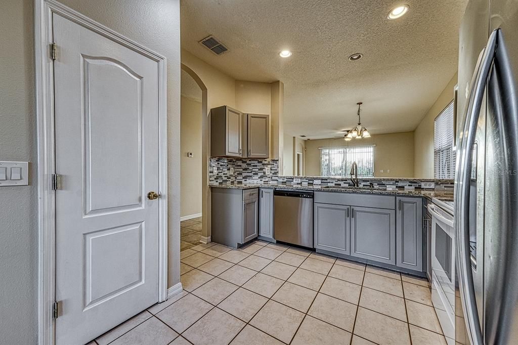 Activo con contrato: $449,900 (3 camas, 2 baños, 1605 Pies cuadrados)