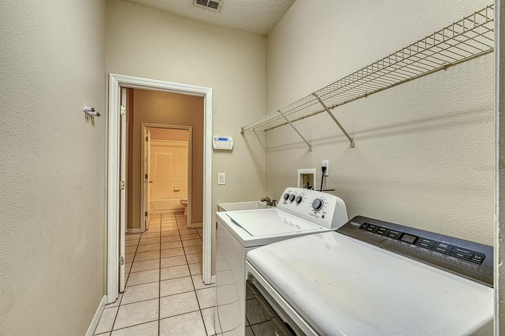 Activo con contrato: $449,900 (3 camas, 2 baños, 1605 Pies cuadrados)