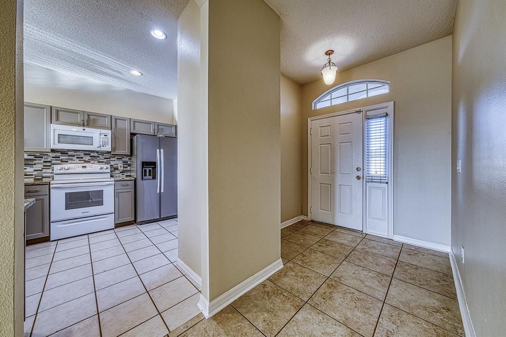 Activo con contrato: $449,900 (3 camas, 2 baños, 1605 Pies cuadrados)