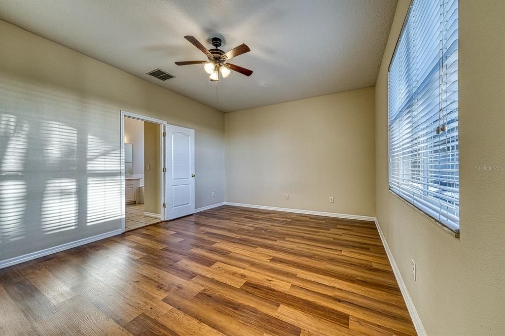 Activo con contrato: $449,900 (3 camas, 2 baños, 1605 Pies cuadrados)