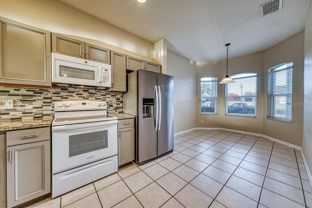 Activo con contrato: $449,900 (3 camas, 2 baños, 1605 Pies cuadrados)