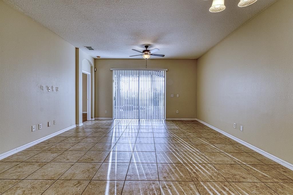 Activo con contrato: $449,900 (3 camas, 2 baños, 1605 Pies cuadrados)