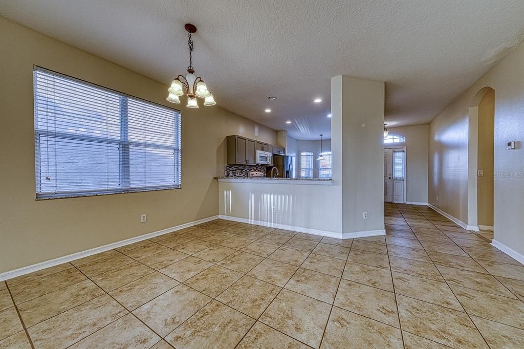Activo con contrato: $449,900 (3 camas, 2 baños, 1605 Pies cuadrados)