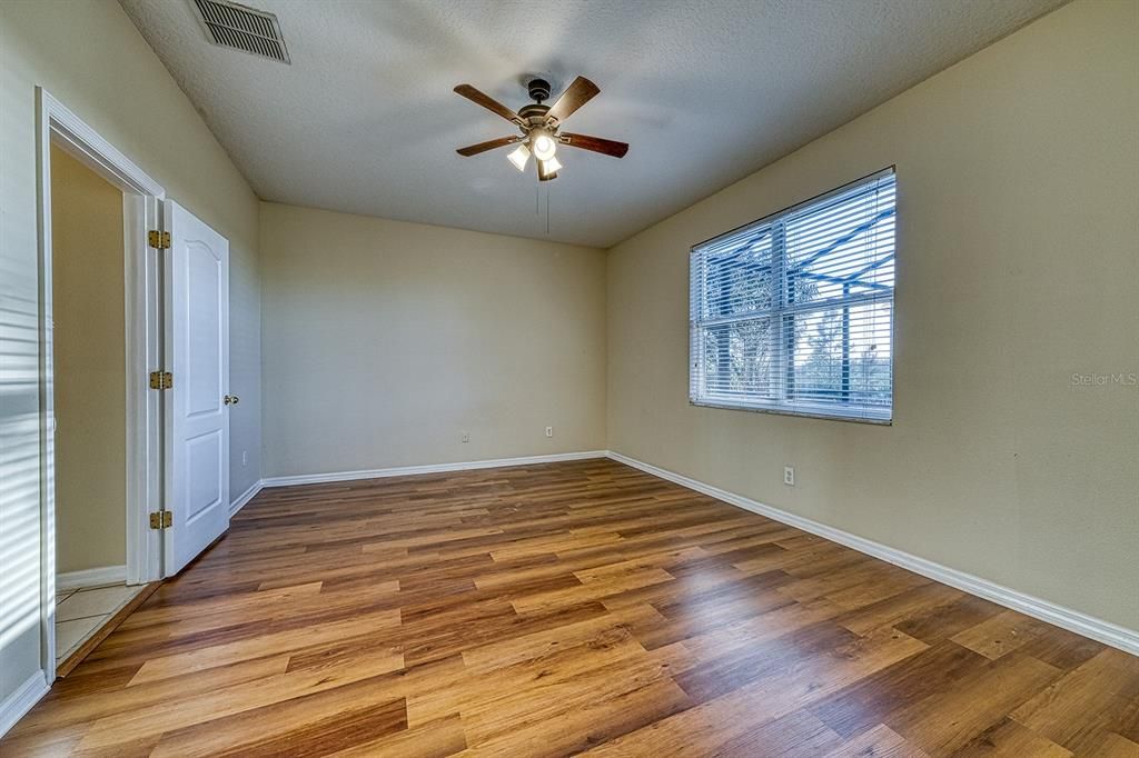 Activo con contrato: $449,900 (3 camas, 2 baños, 1605 Pies cuadrados)