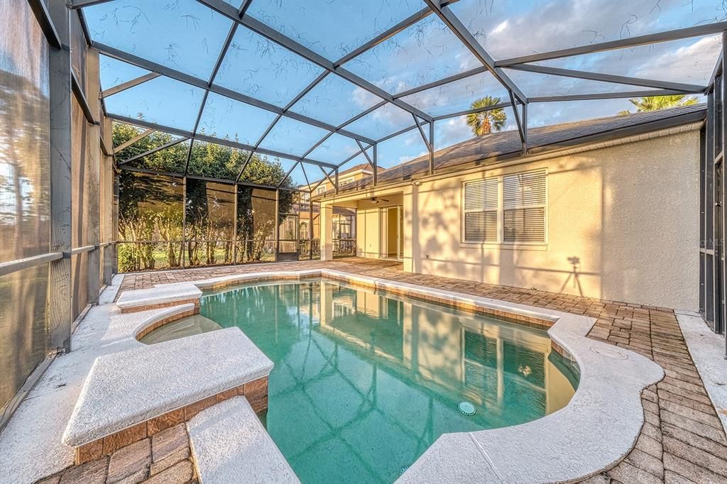 Activo con contrato: $449,900 (3 camas, 2 baños, 1605 Pies cuadrados)