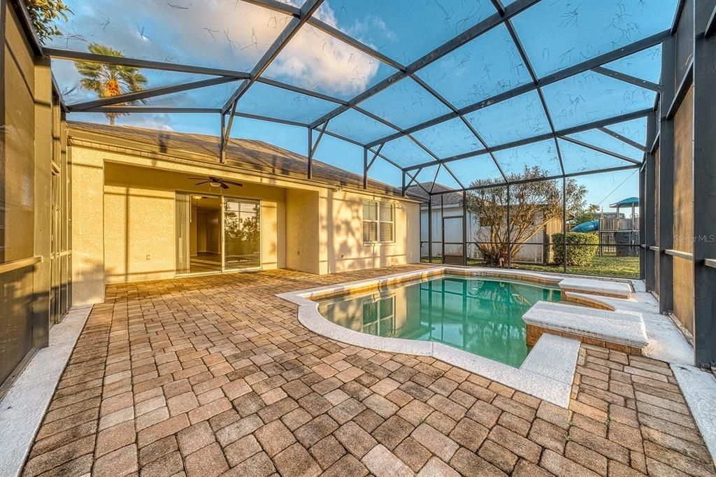 Activo con contrato: $449,900 (3 camas, 2 baños, 1605 Pies cuadrados)