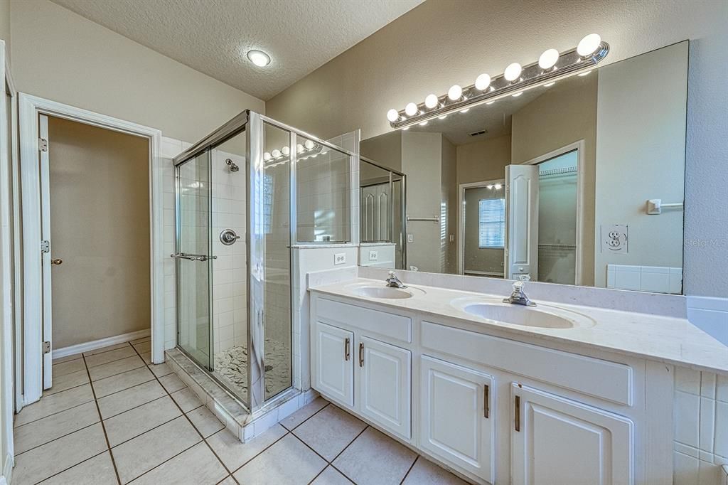 Activo con contrato: $449,900 (3 camas, 2 baños, 1605 Pies cuadrados)