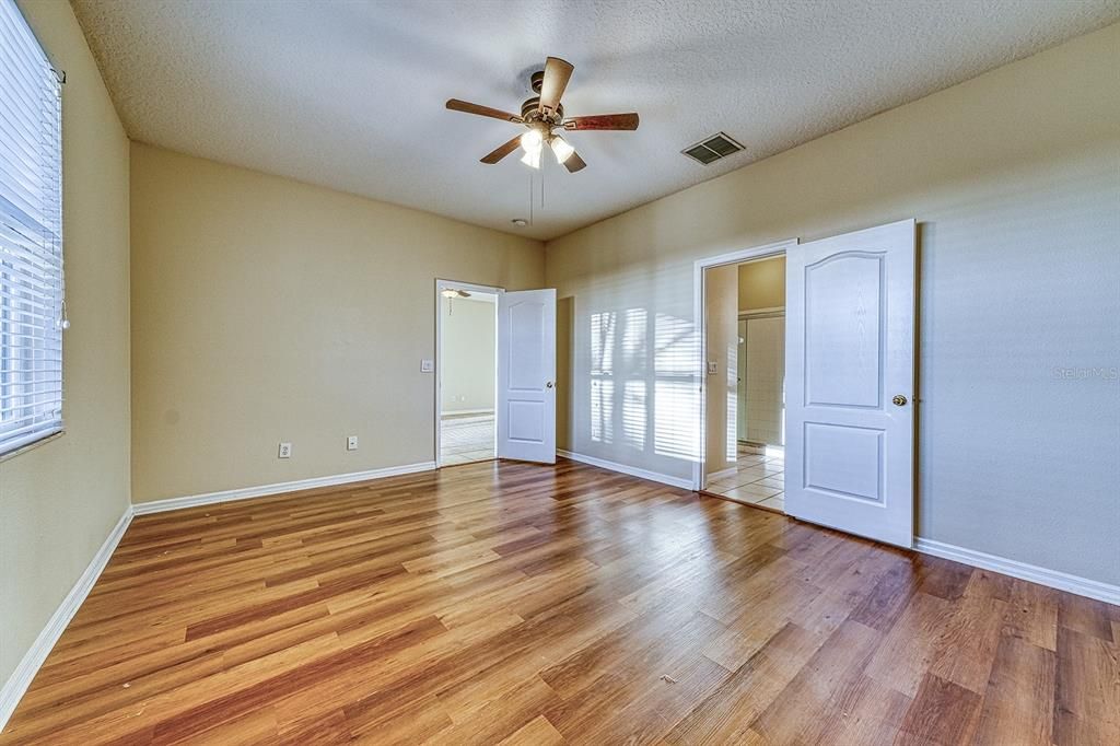 Activo con contrato: $449,900 (3 camas, 2 baños, 1605 Pies cuadrados)