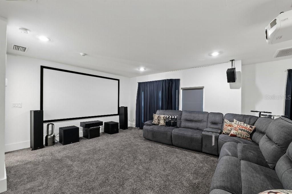 Activo con contrato: $2,870,000 (5 camas, 4 baños, 5897 Pies cuadrados)