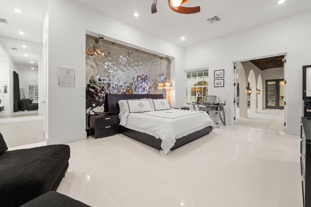 Activo con contrato: $2,870,000 (5 camas, 4 baños, 5897 Pies cuadrados)