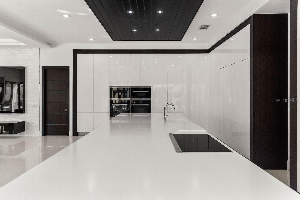 Activo con contrato: $2,870,000 (5 camas, 4 baños, 5897 Pies cuadrados)