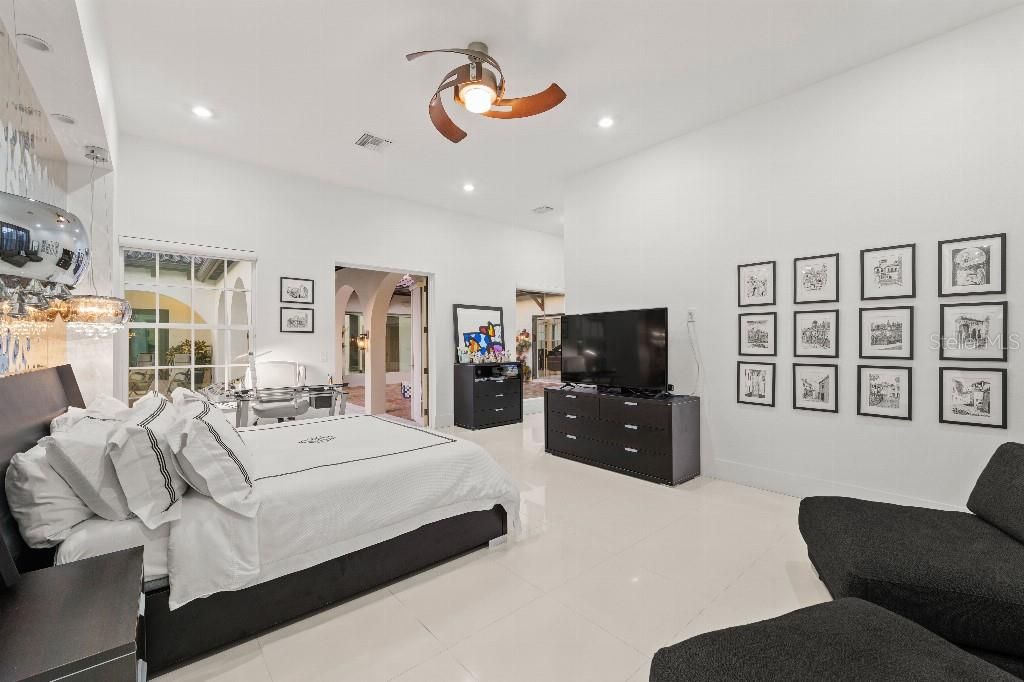 Activo con contrato: $2,870,000 (5 camas, 4 baños, 5897 Pies cuadrados)