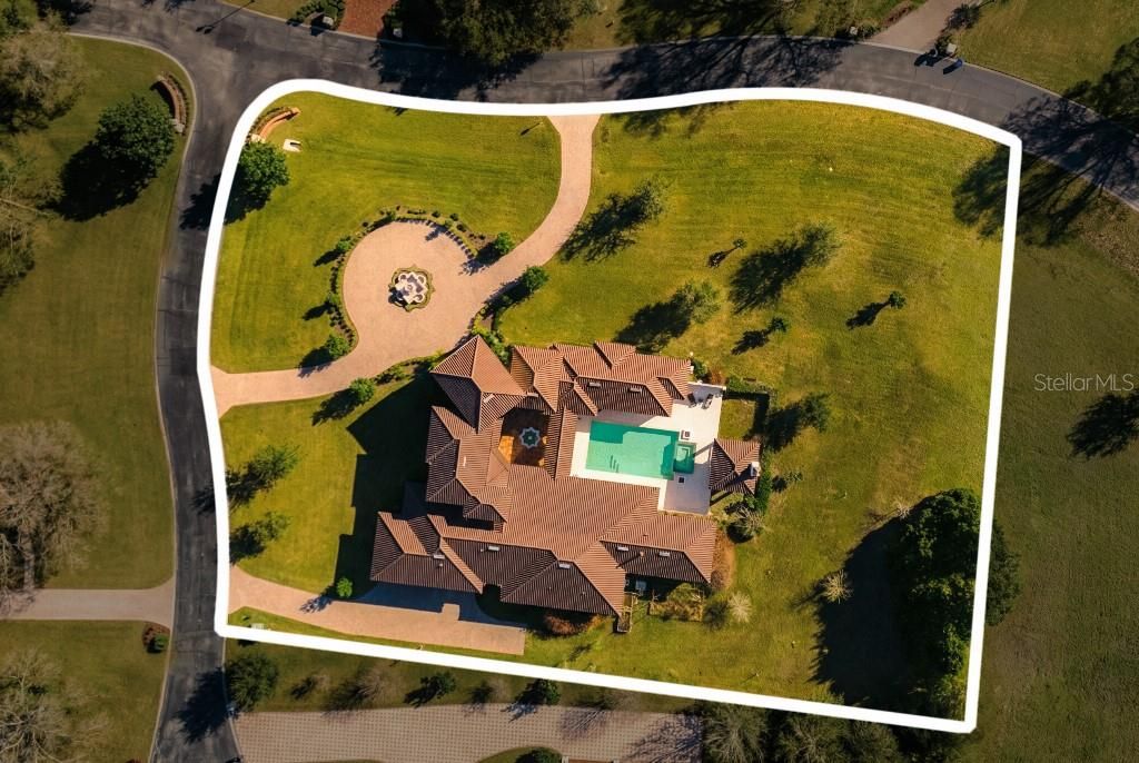 Activo con contrato: $2,870,000 (5 camas, 4 baños, 5897 Pies cuadrados)