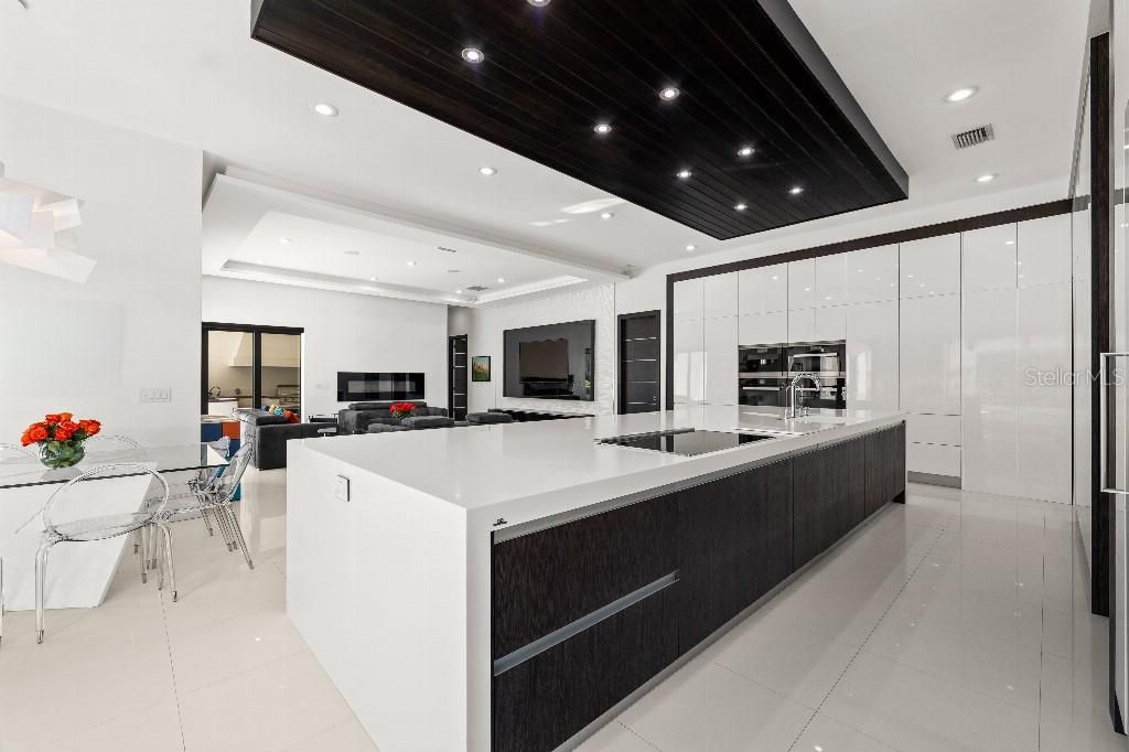 Activo con contrato: $2,870,000 (5 camas, 4 baños, 5897 Pies cuadrados)