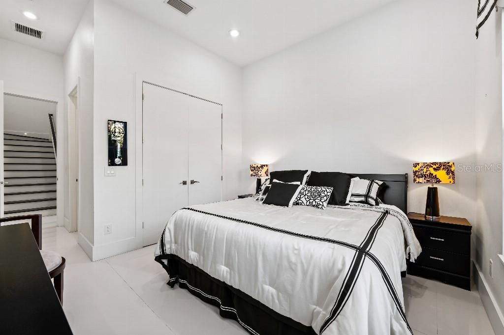 Activo con contrato: $2,870,000 (5 camas, 4 baños, 5897 Pies cuadrados)