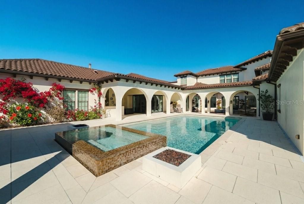 Activo con contrato: $2,870,000 (5 camas, 4 baños, 5897 Pies cuadrados)