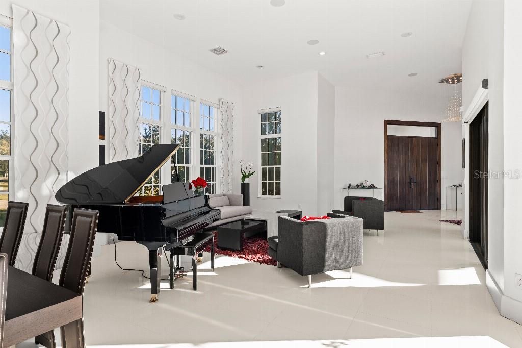 Activo con contrato: $2,870,000 (5 camas, 4 baños, 5897 Pies cuadrados)