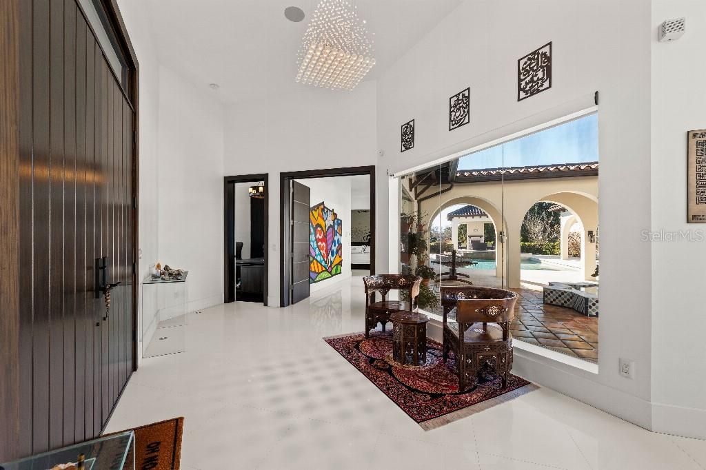 Activo con contrato: $2,870,000 (5 camas, 4 baños, 5897 Pies cuadrados)
