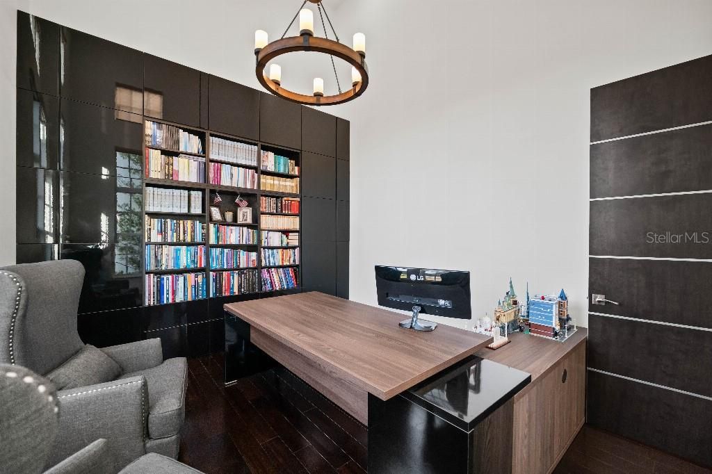 Activo con contrato: $2,870,000 (5 camas, 4 baños, 5897 Pies cuadrados)