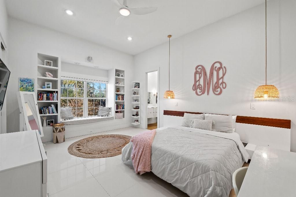 Activo con contrato: $2,870,000 (5 camas, 4 baños, 5897 Pies cuadrados)