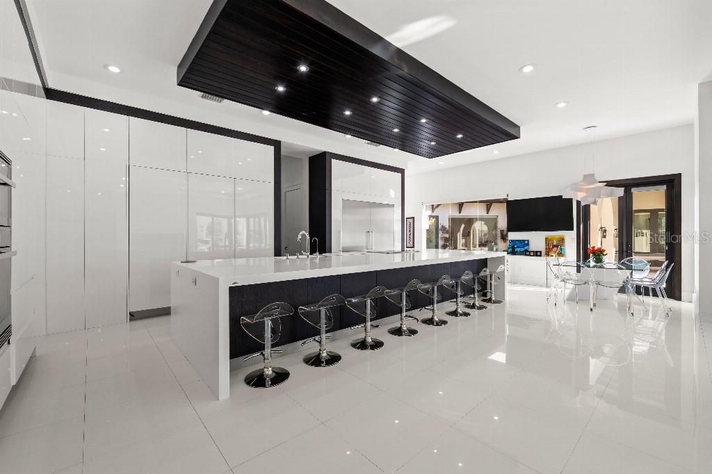 Activo con contrato: $2,870,000 (5 camas, 4 baños, 5897 Pies cuadrados)