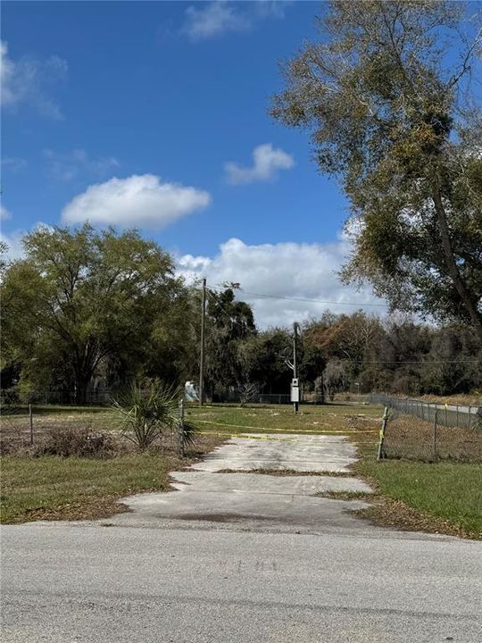 待售: $180,000 (0.35 acres)
