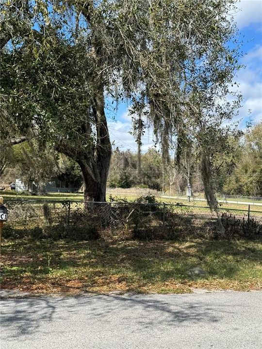 待售: $180,000 (0.35 acres)