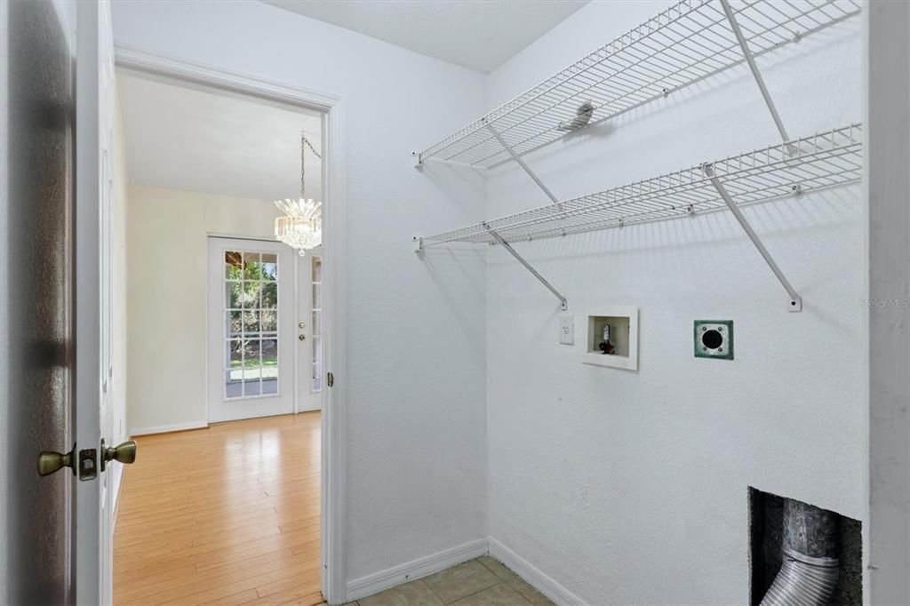 Activo con contrato: $250,000 (3 camas, 2 baños, 1269 Pies cuadrados)