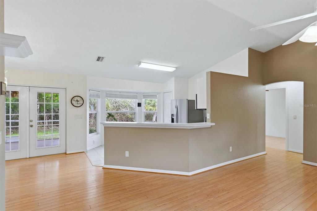 Activo con contrato: $250,000 (3 camas, 2 baños, 1269 Pies cuadrados)