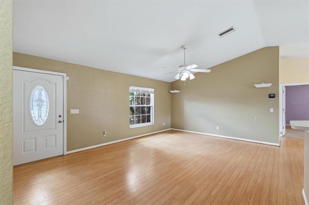 Activo con contrato: $250,000 (3 camas, 2 baños, 1269 Pies cuadrados)