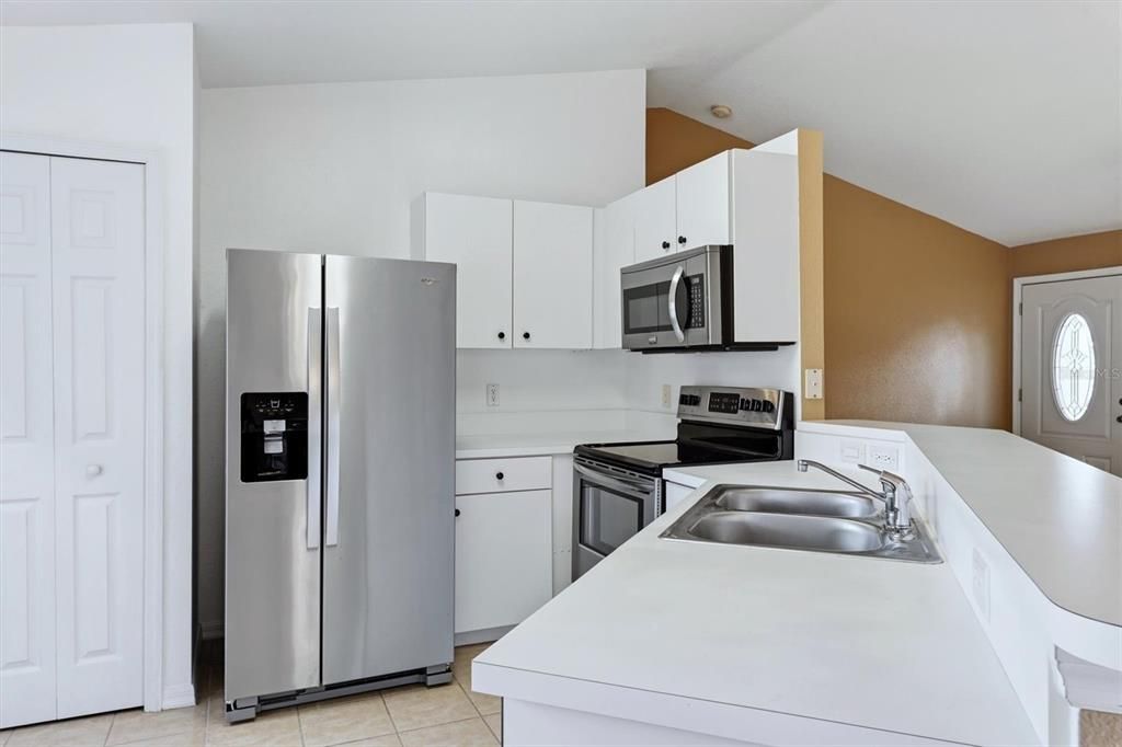 Activo con contrato: $250,000 (3 camas, 2 baños, 1269 Pies cuadrados)