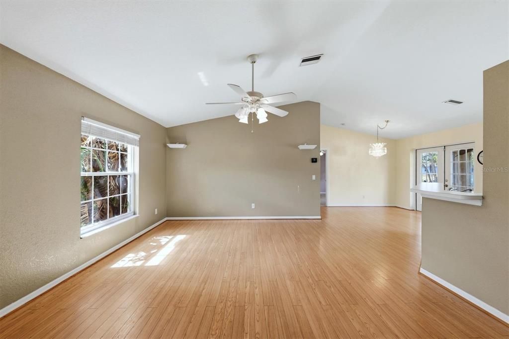 Activo con contrato: $250,000 (3 camas, 2 baños, 1269 Pies cuadrados)