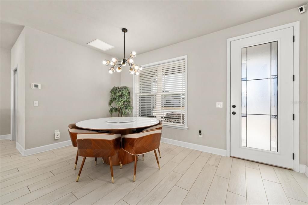 En Venta: $462,000 (4 camas, 3 baños, 2104 Pies cuadrados)