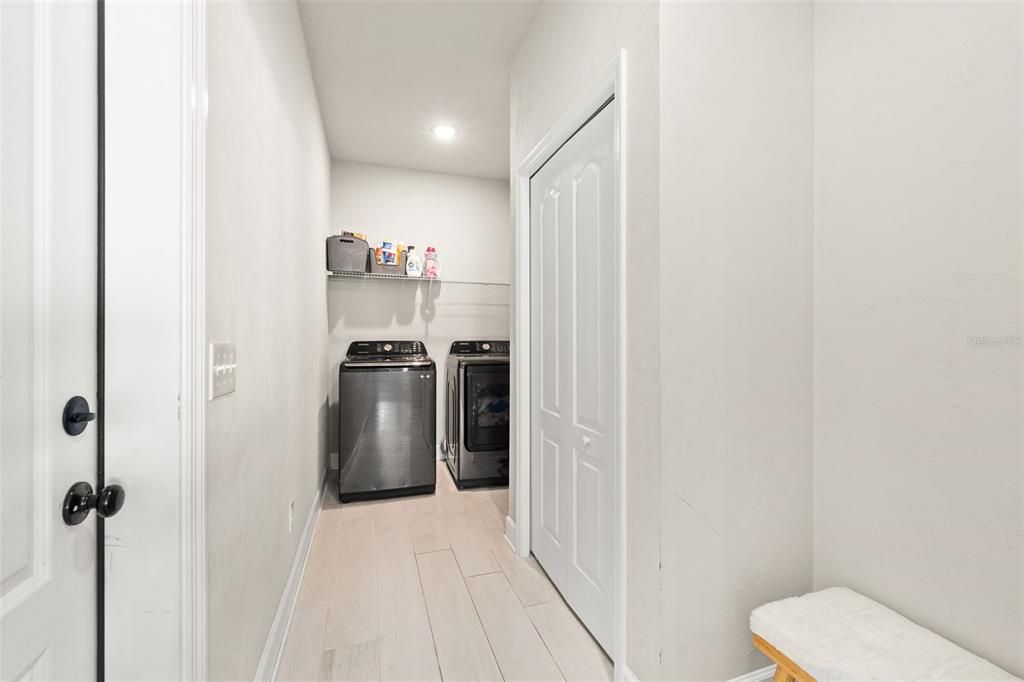 En Venta: $462,000 (4 camas, 3 baños, 2104 Pies cuadrados)